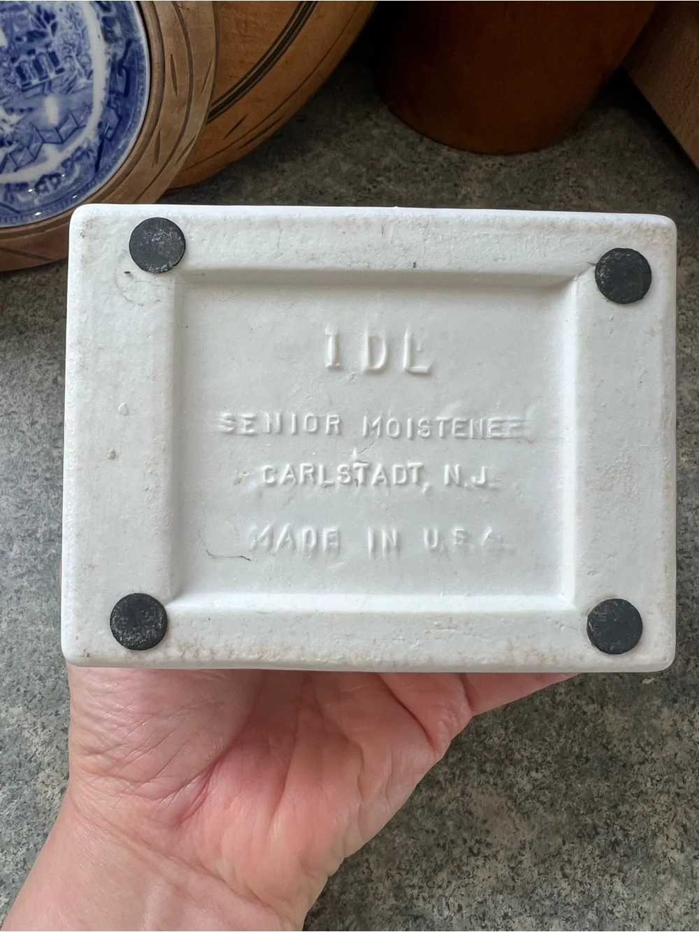VINTAGE IDL SENIOR MOISTENER WHITE PORCELAIN ENVELOPE/ STAMP ROLLER MADE IN USA